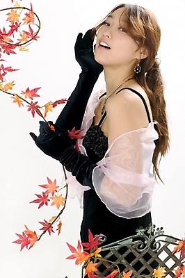 포토 JPG 스튜디오촬영 모델 직업 드레스 여자 포즈 단풍 낙엽 모션 실내 한명 미소 사람 이벤트 상반신 20대 성인 한국인 가수 보면대 성악가 여자만 여자한명만 성인여자만 청년만 청년여자만 성인한명만 청년여자한명만 성인여자한명만 성인만 국내포토 1 옷 음악 잎 표정 동양인 청년 내부 음악가 파일형식