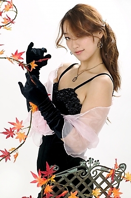 포토 JPG 스튜디오촬영 모델 직업 드레스 여자 포즈 단풍 낙엽 모션 실내 한명 미소 사람 이벤트 상반신 20대 성인 한국인 가수 보면대 성악가 여자만 여자한명만 성인여자만 청년만 청년여자만 성인한명만 청년여자한명만 성인여자한명만 성인만 국내포토 1 옷 음악 잎 표정 동양인 청년 내부 음악가 파일형식