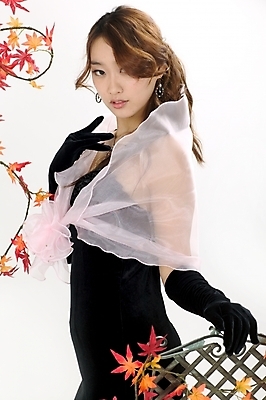 포토 JPG 스튜디오촬영 모델 직업 드레스 여자 포즈 단풍 낙엽 모션 실내 한명 사람 이벤트 상반신 20대 성인 한국인 가수 성악가 여자만 여자한명만 성인여자만 청년만 청년여자만 성인한명만 청년여자한명만 성인여자한명만 성인만 국내포토 1 옷 잎 동양인 청년 내부 음악가 파일형식