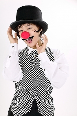 포토 JPG 스튜디오촬영 모델 직업 모자 여자 포즈 모션 수염 실내 한명 미소 사람 앉기 정장 턱시도 이벤트 상반신 20대 성인 한국인 마술 마술사 빨간코 여자만 여자한명만 성인여자만 청년만 청년여자만 성인한명만 청년여자한명만 성인여자한명만 성인만 국내포토 1 잡화 옷 표정 동양인 청년 내부 파일형식