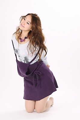 포토 JPG 스튜디오촬영 모델 원피스 여자 포즈 모션 실내 한명 미소 사람 이벤트 상반신 20대 성인 치마 한국인 무릎꿇기 여자만 여자한명만 성인여자만 청년만 청년여자만 성인한명만 청년여자한명만 성인여자한명만 성인만 국내포토 1 옷 하의 표정 동양인 청년 내부 파일형식