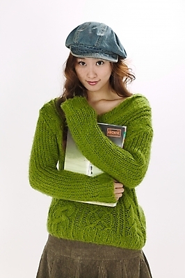 포토 JPG 스튜디오촬영 모델 모자 여자 대학생 포즈 모션 실내 한명 미소 사람 이벤트 상반신 20대 성인 책 연두색 치마 캠퍼스라이프 한국인 스웨터 여자만 여자한명만 성인여자만 청년만 청년여자만 성인한명만 청년여자한명만 성인여자한명만 성인만 국내포토 1 학생 라이프스타일 잡화 상의 하의 표정 동양인 청년 내부 초록색 파일형식