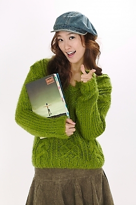 포토 JPG 스튜디오촬영 모델 모자 여자 대학생 포즈 모션 실내 한명 미소 사람 이벤트 상반신 20대 성인 책 연두색 치마 캠퍼스라이프 한국인 스웨터 여자만 여자한명만 성인여자만 청년만 청년여자만 성인한명만 청년여자한명만 성인여자한명만 성인만 국내포토 1 학생 라이프스타일 잡화 상의 하의 표정 동양인 청년 내부 초록색 파일형식