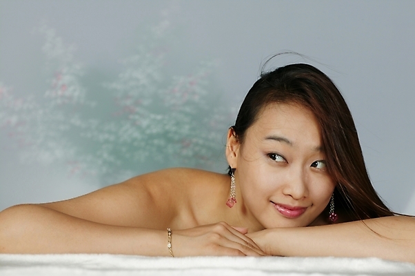 포토 JPG 스튜디오촬영 모델 긴머리 여자 엎드리기 포즈 모션 생머리 날리기 실내 한명 미소 사람 상반신 20대 성인 청춘 머리카락 기댐 매력적 한국인 어깨 여자만 여자한명만 성인여자만 청년만 청년여자만 성인한명만 청년여자한명만 성인여자한명만 성인만 국내포토 1 헤어스타일 컨셉 표정 동양인 청년 내부 신체부위 머리 파일형식