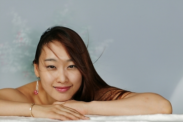 포토 JPG 스튜디오촬영 모델 긴머리 여자 포즈 모션 생머리 날리기 실내 한명 미소 사람 상반신 20대 성인 청춘 머리카락 기댐 매력적 한국인 어깨 여자만 여자한명만 성인여자만 청년만 청년여자만 성인한명만 청년여자한명만 성인여자한명만 성인만 국내포토 1 헤어스타일 컨셉 표정 동양인 청년 내부 신체부위 머리 파일형식