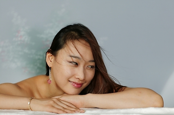 포토 JPG 스튜디오촬영 모델 긴머리 여자 엎드리기 포즈 모션 생머리 날리기 실내 한명 미소 사람 상반신 20대 성인 옆모습 청춘 머리카락 기댐 매력적 한국인 어깨 여자만 여자한명만 성인여자만 청년만 청년여자만 성인한명만 청년여자한명만 성인여자한명만 성인만 국내포토 1 헤어스타일 뷰포인트 컨셉 표정 동양인 청년 내부 신체부위 머리 파일형식