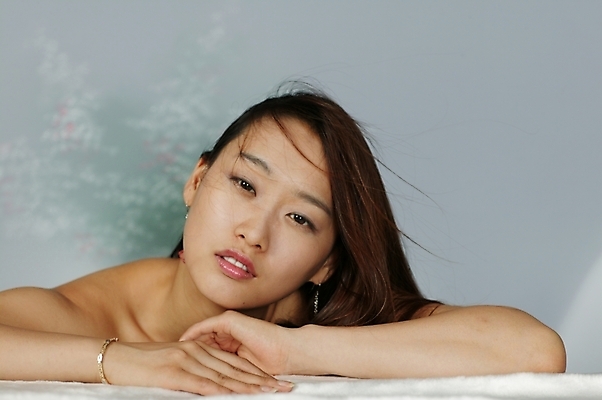 포토 JPG 스튜디오촬영 모델 긴머리 여자 포즈 모션 생머리 입모양 날리기 실내 무표정 한명 사람 상반신 20대 성인 청춘 머리카락 기댐 매력적 한국인 어깨 갸우뚱 여자만 여자한명만 성인여자만 청년만 청년여자만 성인한명만 청년여자한명만 성인여자한명만 성인만 국내포토 모양 1 헤어스타일 감정 컨셉 표정 동양인 청년 내부 신체부위 머리 입 파일형식