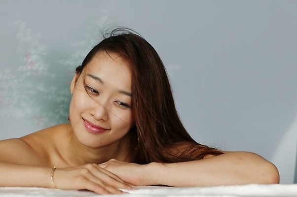 포토 JPG 스튜디오촬영 모델 긴머리 여자 포즈 모션 생머리 날리기 실내 한명 미소 사람 상반신 20대 성인 청춘 머리카락 기댐 매력적 한국인 어깨 여자만 여자한명만 성인여자만 청년만 청년여자만 성인한명만 청년여자한명만 성인여자한명만 성인만 국내포토 1 헤어스타일 컨셉 표정 동양인 청년 내부 신체부위 머리 파일형식