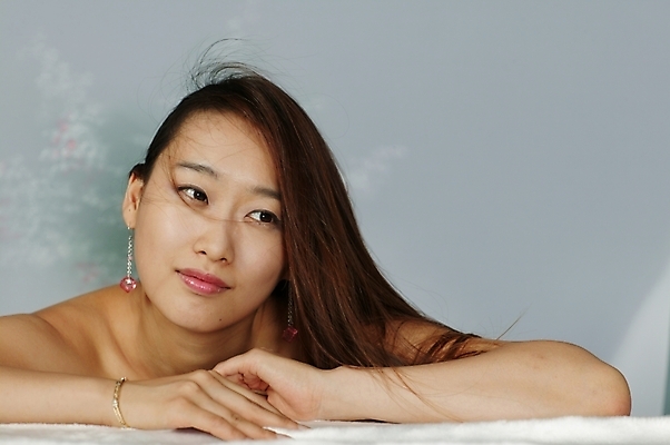 포토 JPG 스튜디오촬영 모델 긴머리 여자 포즈 모션 생머리 날리기 실내 한명 미소 사람 상반신 20대 성인 청춘 머리카락 기댐 매력적 한국인 어깨 여자만 여자한명만 성인여자만 청년만 청년여자만 성인한명만 청년여자한명만 성인여자한명만 성인만 국내포토 1 헤어스타일 컨셉 표정 동양인 청년 내부 신체부위 머리 파일형식