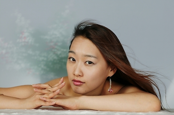 포토 JPG 스튜디오촬영 모델 긴머리 여자 포즈 모션 생머리 날리기 실내 무표정 한명 사람 상반신 20대 성인 옆모습 청춘 머리카락 기댐 매력적 한국인 깍지 어깨 여자만 여자한명만 성인여자만 청년만 청년여자만 성인한명만 청년여자한명만 성인여자한명만 성인만 국내포토 1 헤어스타일 감정 뷰포인트 컨셉 표정 동양인 손짓 청년 내부 신체부위 머리 파일형식