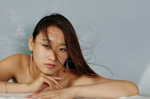 포토 JPG 스튜디오촬영 모델 긴머리 여자 포즈 모션 생머리 날리기 실내 무표정 한명 사람 손짓 상반신 20대 성인 청춘 머리카락 기댐 매력적 한국인 어깨 여자만 여자한명만 성인여자만 청년만 청년여자만 성인한명만 청년여자한명만 성인여자한명만 성인만 국내포토 1 헤어스타일 감정 컨셉 표정 동양인 청년 내부 신체부위 머리 파일형식