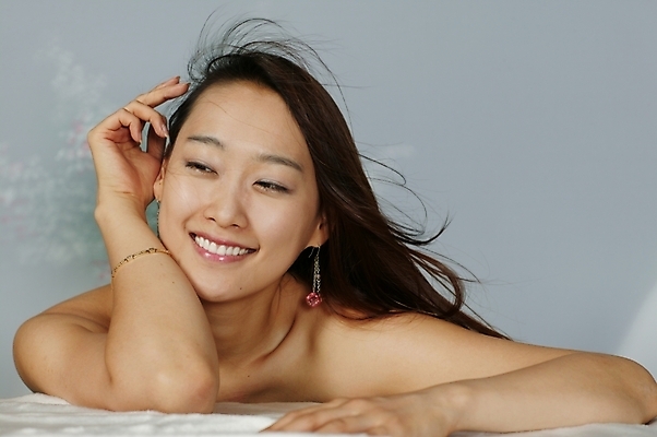 포토 JPG 스튜디오촬영 모델 긴머리 여자 포즈 모션 생머리 입모양 날리기 실내 한명 미소 웃음 사람 손짓 근접촬영 상반신 20대 성인 청춘 머리카락 기댐 매력적 한국인 여자만 여자한명만 성인여자만 청년만 청년여자만 성인한명만 청년여자한명만 성인여자한명만 성인만 국내포토 모양 1 헤어스타일 뷰포인트 컨셉 표정 동양인 청년 내부 머리 입 파일형식