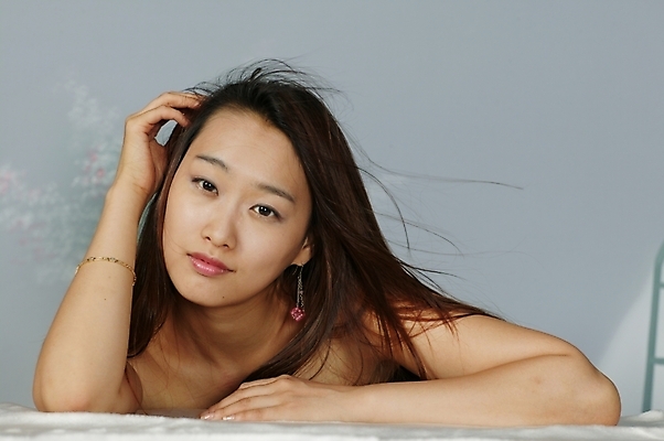 포토 JPG 스튜디오촬영 모델 긴머리 여자 포즈 모션 생머리 날리기 실내 한명 미소 사람 손짓 상반신 20대 성인 청춘 머리카락 기댐 매력적 한국인 갸우뚱 여자만 여자한명만 성인여자만 청년만 청년여자만 성인한명만 청년여자한명만 성인여자한명만 성인만 국내포토 1 헤어스타일 컨셉 표정 동양인 청년 내부 머리 파일형식