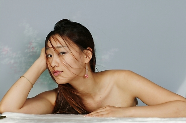 포토 JPG 스튜디오촬영 모델 긴머리 여자 포즈 모션 생머리 날리기 실내 한명 미소 사람 손짓 상반신 20대 성인 옆모습 청춘 머리카락 기댐 매력적 한국인 어깨 여자만 여자한명만 성인여자만 청년만 청년여자만 성인한명만 청년여자한명만 성인여자한명만 성인만 국내포토 1 헤어스타일 뷰포인트 컨셉 표정 동양인 청년 내부 신체부위 머리 파일형식