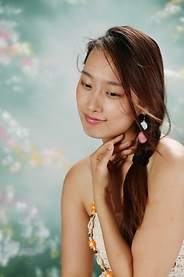 포토 JPG 스튜디오촬영 모델 긴머리 원피스 여자 포즈 모션 날리기 땋은머리 실내 고개숙이기 한명 미소 사람 앉기 손짓 근접촬영 상반신 20대 성인 옆모습 청춘 머리카락 귀걸이 매력적 한국인 여자만 여자한명만 성인여자만 청년만 청년여자만 성인한명만 청년여자한명만 성인여자한명만 성인만 내려보기 국내포토 1 헤어스타일 옷 뷰포인트 컨셉 장신구 표정 숙이기 동양인 청년 내부 머리 파일형식