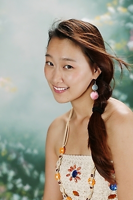 포토 JPG 스튜디오촬영 모델 긴머리 원피스 여자 포즈 모션 날리기 땋은머리 실내 한명 미소 사람 앉기 상반신 20대 성인 옆모습 청춘 머리카락 귀걸이 매력적 한국인 여자만 여자한명만 성인여자만 청년만 청년여자만 성인한명만 청년여자한명만 성인여자한명만 성인만 국내포토 1 헤어스타일 옷 뷰포인트 컨셉 장신구 표정 동양인 청년 내부 머리 파일형식