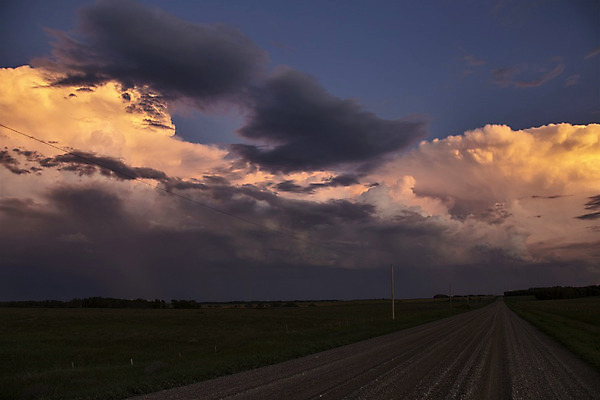 포토 JPG 해외이미지 구름 자연 하늘 날씨 풍경 사람없음 어둠 일몰 시골 위험 폭풍 뇌우 심각 폭풍우 힘찬 해외202004 해외포토 자연요소 컨셉 노을 비_날씨 자연재해 생태계 파일형식