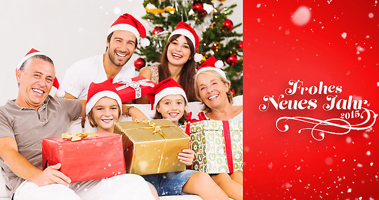 포토 JPG 해외이미지 백인 응시 여자 할아버지 남자 행복 할머니 어린이 중년 50대 크리스마스장식 크리스마스 겨울 거실 가정 가족 청소년 엄마 손자 손녀 새해 크리스마스카드 함께함 선물 사랑 앉기 소년 여러명 20대 성인 장식 빨간색 부모 소파 크리스마스트리 축제 장식볼 축하 아빠 60대 주기 해피뉴이어 조부모 해외202004 해외포토 서양인 시선 계절 기념일 노년 감정 컬러 다수 컨셉 의자 관계 모션 카드_감사 사람 청년 새해인사 손주 파일형식