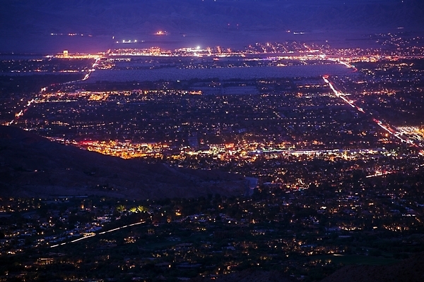 포토 JPG 해외이미지 조명 산 거리 파노라마 풍경 사람없음 가로 도시풍경 미국 어둠 도시 야간 캘리포니아 타운 빛망울 해외202004 해외포토 자연요소 북아메리카 촬영기법 빛 파일형식