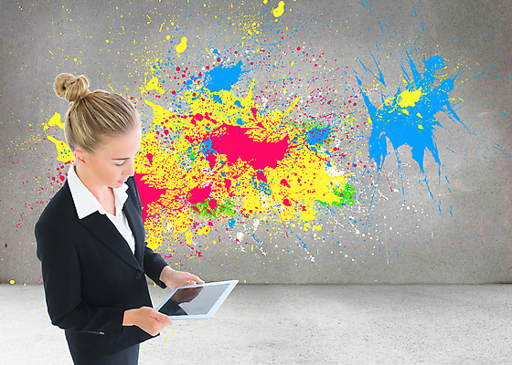 포토 JPG 해외이미지 백인 여자 행복 벽 비즈니스 한명 서기 정장 20대 파란색 태블릿 금발 노란색 디지털 페인트 회색 잡기 비즈니스우먼 우아함 시원함 스마트 터치스크린 스타일 해외202004 해외포토 서양인 1 헤어스타일 옷 감정 컬러 컨셉 모션 사람 청년 전자제품 스마트기기 직장인 파일형식