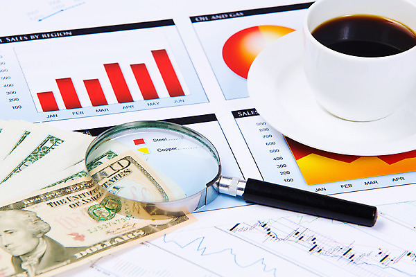 포토 JPG 해외이미지 종이 커피 돈 비즈니스 통계 탁자 돋보기 그래프 설계 직장 사람없음 컵 사무실 연필 펜 달러 자료 계산기 책상 분석 문서 해외202004 해외포토 식기 음료 가구 컨셉 회사 문구용품 학용품 필기구 장비 재산 파일형식