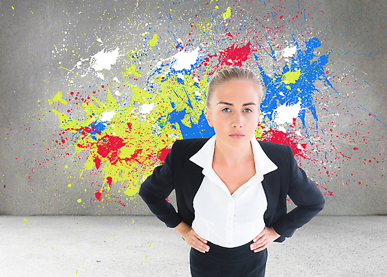 포토 JPG 해외이미지 백인 응시 여자 벽 비즈니스 한명 서기 정장 20대 파란색 금발 디지털 페인트 회색 비즈니스우먼 우아함 시원함 스마트 스타일 해외202004 해외포토 서양인 1 헤어스타일 시선 옷 컬러 컨셉 모션 사람 청년 직장인 파일형식