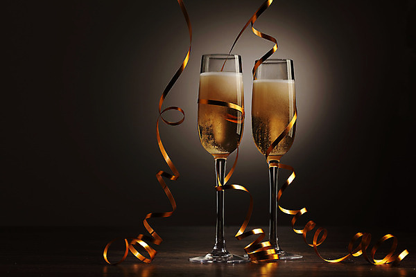 포토 JPG 해외이미지 디자인 기념일 행복 리본 음료 백그라운드 크리스마스 겨울 검은배경 새로움 기념 선물 사랑 사람없음 빛 상자 파티 축제 낭만 축하 알코올 샴페인 샴페인잔 해외202004 해외포토 계절 감정 컨셉 술잔 주류 이벤트 검은색 파일형식