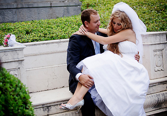 포토 JPG 해외이미지 주간 커플 공원 여자 남자 신부 결혼 결혼식 성인 야외 두명 옆모습 낭만 성인만 해외202004 해외포토 자연요소 공공시설 뷰포인트 컨셉 관계 사람 이벤트 파일형식