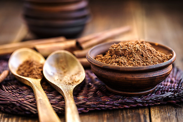 포토 JPG 해외이미지 음식 백그라운드 재료 탁자 요리 사람없음 갈색 주방 숟가락 조미료 막대기 사발 달콤 향신료 향료 향 시나몬 해외202004 해외포토 컬러 가구 수저 사기그릇 맛 향기 냄새 향미료 파일형식