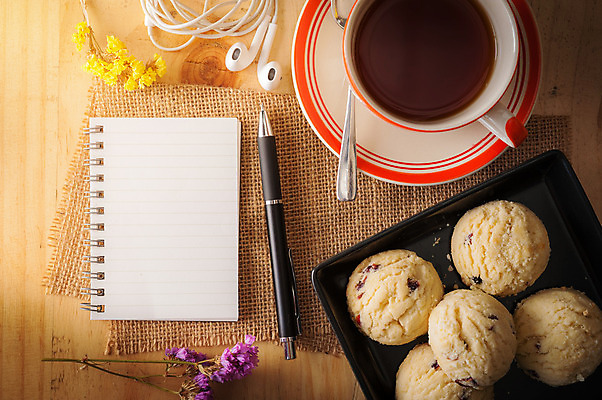 포토 JPG 해외이미지 디자인 종이 커피 음료 이어폰 백그라운드 비즈니스 아침 아이디어 직장 사람없음 목재 책 펜 상점 다이어리 쪽지 헤드폰 공책 공백 카페 수확 기록 오픈 그리기 차 잡지 상쾌 문서 복고 장면 페이지 지역 패드 어려움 조언 해외202004 해외포토 주간 나무 감정 음향기기 컨셉 농업 회사 재료 모션 문구용품 간행물 필기구 사무용품 파일형식