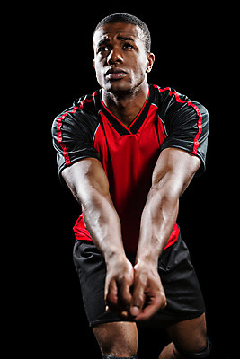 포토 JPG 해외이미지 라이프스타일 응시 남자 스포츠 포즈 검은배경 한명 상반신 20대 성인 앞모습 운동복 운동 배구 배구선수 손모으기 성인남자한명만 해외202004 해외포토 1 시선 옷 뷰포인트 백그라운드 운동선수 건강 사람 손짓 청년 생활 구기 검은색 남자한명만 성인남자만 파일형식