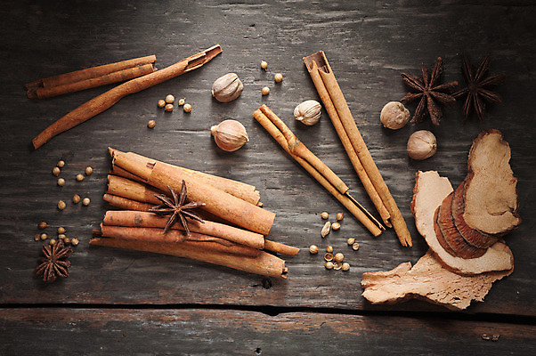 포토 JPG 해외이미지 음식 백그라운드 재료 탁자 건조 요리 사람없음 장식 갈색 주방 조미료 향신료 향 시나몬 해외202004 해외포토 컬러 가구 향미료 파일형식