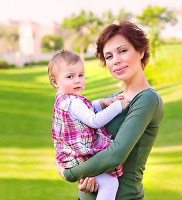 포토 JPG 해외이미지 백인 공원 여자 딸 행복 어린이 밭 가족 자연 놀이 엄마 함께함 관리 사랑 사람 잔디 야외 두명 초록색 부모 정원 봄 기쁨 흰색 아기 작음 걸음마 뒤뜰 해외202004 해외포토 서양인 식물 계절 공공시설 감정 컬러 컨셉 농업 관계 모션 크기 생태계 파일형식