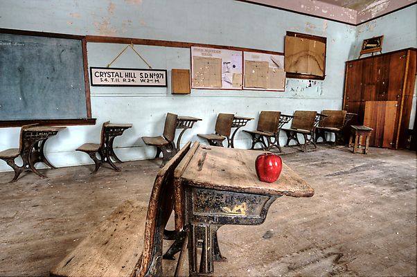 포토 JPG 해외이미지 교육 건축양식 학교 사람없음 건물 수확 시골 역사 사과 버리기 폐허 옛날 해외202004 해외포토 건축물 건축 농업 과일 모션 파일형식