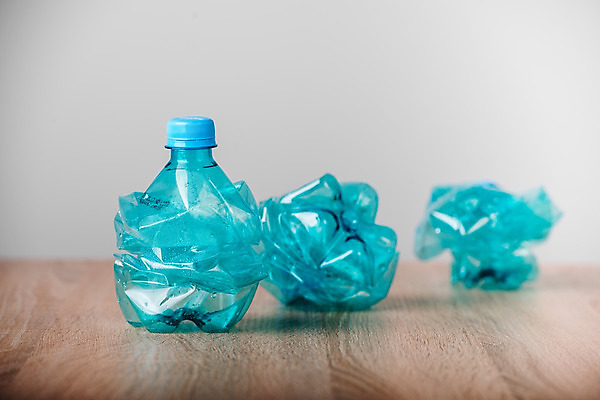 포토 JPG 해외이미지 사람없음 재활용 오염 쓰레기 폐기물 플라스틱 플라스틱병 해외202004 해외포토 재질 친환경 병_담는 파일형식