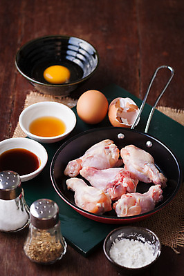 포토 JPG 해외이미지 음식 백그라운드 날개 재료 태국 요리 사람없음 목재 주방 식당 계란 요리사 식사 저녁식사 치킨 중국 수확 기구 신선 맛 연습 메뉴 준비 날것 레시피 처음 핸드메이드 맛있는 해외202004 해외포토 나무 직업 아시아 컨셉 농업 상점 알 닭고기요리 파일형식