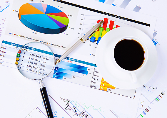 포토 JPG 해외이미지 종이 커피 비즈니스 통계 탁자 돋보기 그래프 설계 직장 사람없음 컵 사무실 연필 펜 자료 계산기 책상 분석 문서 해외202004 해외포토 식기 음료 가구 컨셉 회사 문구용품 학용품 필기구 장비 파일형식