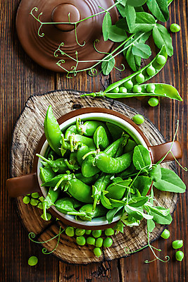 포토 JPG 해외이미지 식물 음식 잎 농업 다이어트 채소 과일 재료 공 자연 탁자 콩 건강 요리 씨앗 사람없음 목재 초록색 갈색 쌓기 주방 어둠 수확 시골 신선 오픈 그룹 우아함 먹기 오브젝트 유기농 완두콩 날것 비타민 내추럴 꼬투리 단백질 숙성 채식주의자 해외202004 깎기 해외포토 나무 웰빙 산업 컬러 가구 컨셉 모션 곡류 생태계 채식 영양소 파일형식