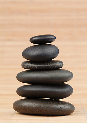 포토 JPG 해외이미지 라이프스타일 백그라운드 컨셉 휴식 사람없음 쌓기 검은색 스파 조약돌 흰색 석탑 해외202004 해외포토 컬러 모션 생활 탑 돌_바위 파일형식