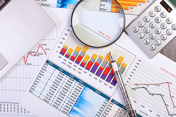 포토 JPG 해외이미지 종이 컨셉 회사 비즈니스 통계 탁자 그래프 직장 사람없음 사무실 펜 볼펜 자료 계산기 정보 키보드 업무 계획 오브젝트 보고서 문서 해외202004 해외포토 가구 문구용품 필기구 장비 작업 파일형식