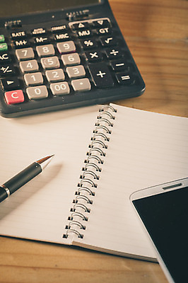 포토 JPG 해외이미지 디자인 종이 백그라운드 아이디어 사람없음 스마트폰 펜 다이어리 공책 공백 계산기 페이지 해외202004 해외포토 컨셉 문구용품 핸드폰 스마트기기 필기구 사무용품 장비 파일형식