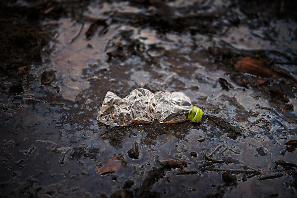 포토 JPG 해외이미지 산업 호수 바다 자연 사람없음 야외 초록색 물 강 환경 검은색 재활용 손상 오염 지저분함 쓰레기 폐기물 파편 위험 플라스틱 냄새 문제 한조각 흙더미 낭비 매립 생태학 위생관리 중고 폐수 해로움 해외202004 해외포토 자연요소 1 교육 컬러 컨셉 재질 관리 흙 감각 환경오염 친환경 생태계 파일형식 더미