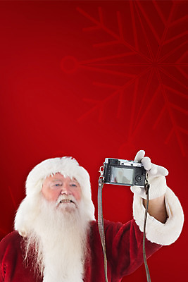 포토 JPG 해외이미지 노년 남자 크리스마스 한명 들기 상반신 앞모습 빨간색 산타클로스 카메라 셀프카메라 노인남자한명만 해외202004 해외포토 1 기념일 뷰포인트 컬러 모션 사람 성인 전자제품 사진촬영 남자한명만 노인남자만 파일형식