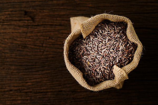 포토 JPG 해외이미지 식물 문화 음식 농업 가방 재료 태국 밥 건조 건강 씨앗 동양인 사람없음 목재 농작물 갈색 식사 수확 맛 낟알 시리얼 먹기 삼베 오브젝트 유기농 날것 자루 결 흙더미 내추럴 생식 채식주의자 해외202004 해외포토 나무 웰빙 잡화 산업 아시아 컬러 컨셉 무늬 모션 인종 흙 채식 파일형식 천_직물 더미