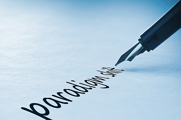 포토 JPG 해외이미지 모델 종이 이동 패턴 텍스트 사람없음 만년필 기록 사회 변화 페이지 이상 유행어 해외202004 해외포토 컨셉 무늬 펜 유행 공동체 파일형식