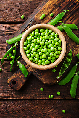 포토 JPG 해외이미지 실내 사람없음 하이앵글 담기 완두콩 나무그릇 나무도마 해외202004 해외포토 그릇 뷰포인트 모션 콩 도마 내부 목재 파일형식