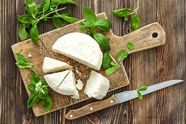 포토 JPG 해외이미지 음식 조각 다이어트 재료 부분 탁자 치즈 건강 요리 사람없음 목재 주방 이탈리아 블록 흰색 맛 상품 큼 자르기 먹기 스위스 싱글 부드러움 레시피 바질 프랑스어 식품점 해외202004 해외포토 나무 문자 유럽 컬러 가구 컨셉 모션 유제품 상점 감각 크기 파일형식