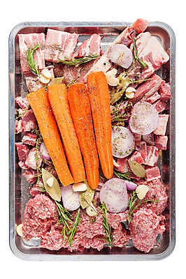 포토 JPG 해외이미지 전통 클리핑패스 음식 백그라운드 재료 뼈 건강 마늘 종류 돼지고기 요리 사람없음 주방 식당 요리사 당근 신선 시장 맛 수프 주식 허브 준비 날것 후추 로즈메리 고립 다진 생식 스타일 많음 맛있는 해외202004 해외포토 식물 직업 컨셉 채소 뿌리채소 육류 금융 상점 향신료 파일형식