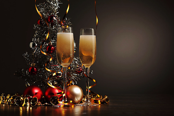 포토 JPG 해외이미지 디자인 기념일 행복 리본 음료 백그라운드 크리스마스 겨울 검은배경 새로움 기념 선물 사랑 사람없음 빛 상자 파티 축제 낭만 축하 알코올 샴페인 샴페인잔 해외202004 해외포토 계절 감정 컨셉 술잔 주류 이벤트 검은색 파일형식