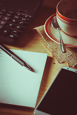 포토 JPG 해외이미지 디자인 교육 종이 백그라운드 비즈니스 텍스트 아침 아이디어 직장 사람없음 목재 책 스마트폰 핸드폰 사무실 펜 다이어리 쪽지 공책 공백 계산기 수확 오픈 그리기 메시지 잡지 저녁 문서 페이지 지역 야근 패드 소셜네트워크 조언 필터 힙스터 효과 해외202004 해외포토 주간 나무 패션 컨셉 농업 회사 재료 모션 문구용품 간행물 전자제품 스마트기기 필기구 사무용품 장비 업무 야간 파일형식